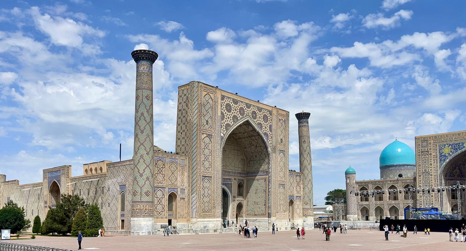 Fotografía de palacio desde el exterior