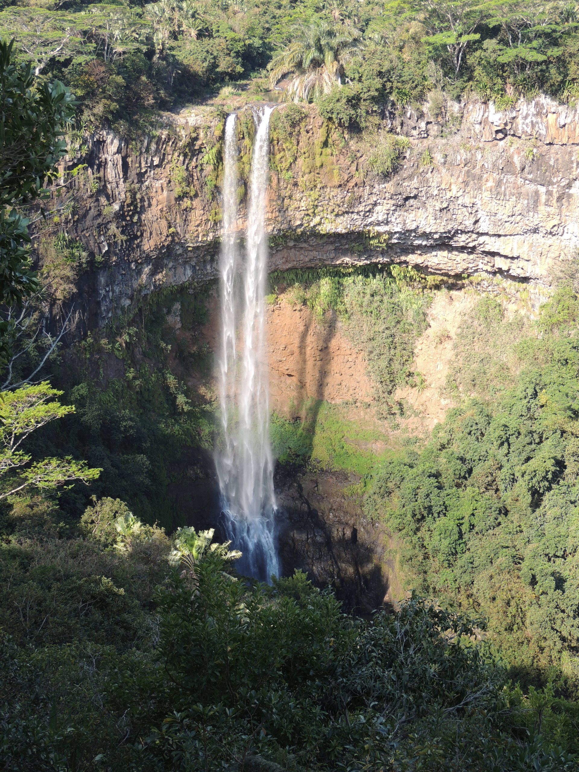 Fotografía de cascada desde arriba